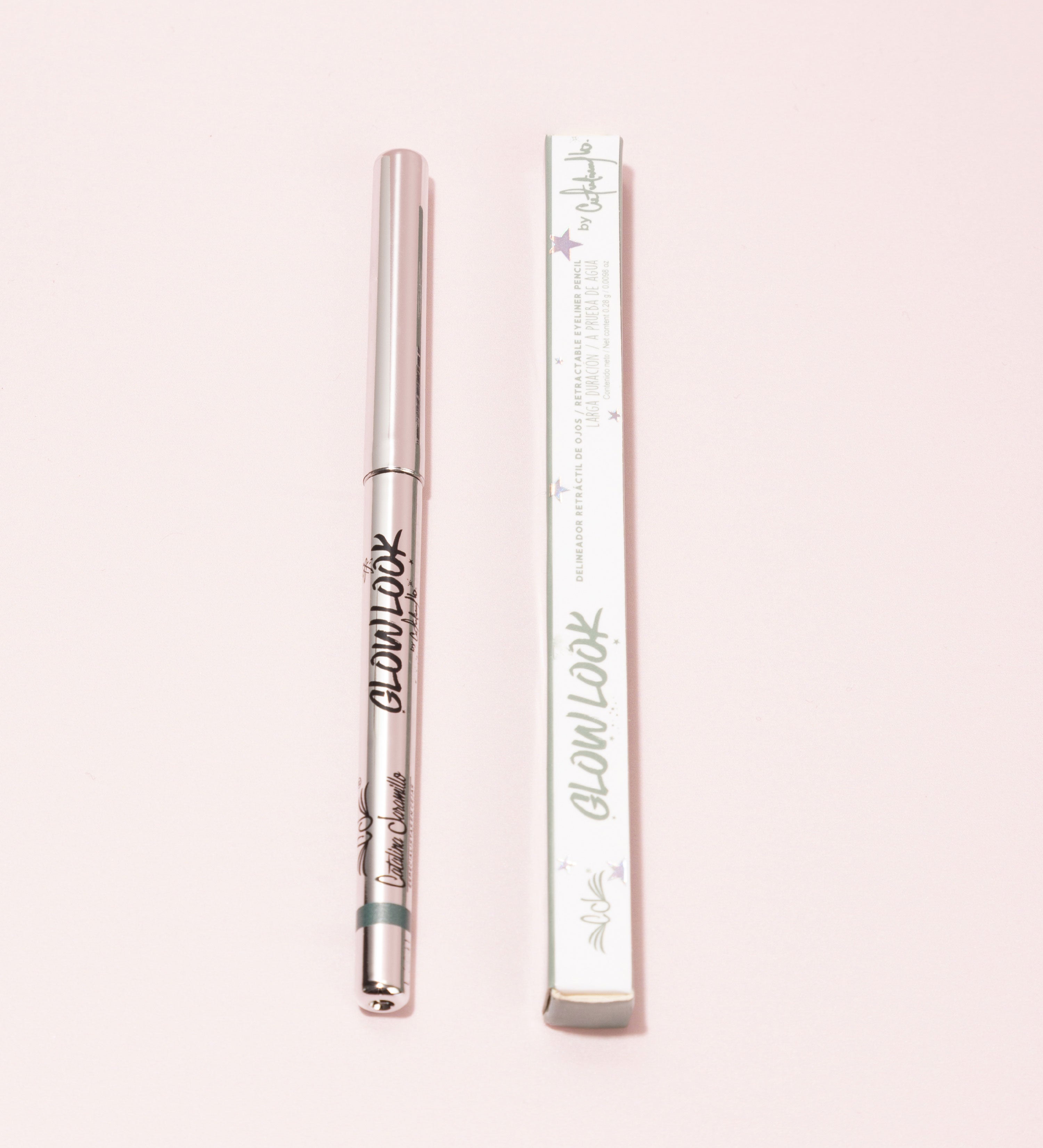 Glides easily without hurting the eyelid, High fixation due to being in gel, Waterproof Retractable eyeliner Look by Catalina Jaramillo